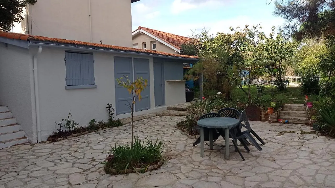 2 Chambres Et Salle De Bain Un Oasis De Bien Etre Piscine Et Jardin Direct Gare Aeroport Toulouse